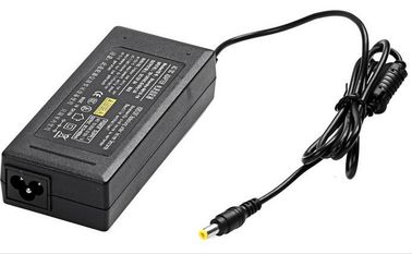 Zwarte Desktopac gelijkstroom Machtsadapter met 100mvpp-Rimpelingslawaai, 85%-Efficiency