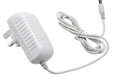 De witte Adapter van de 12 Voltmacht met ABS Kunststoffen, Enig Outputtype