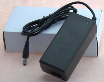 De zwarte Muur van 12V 2.5A 3A 5A zet AC gelijkstroom Machtsadapter met de EU-Au op ons Britse Stoppen voor Geleide Lamp