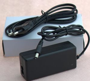 De zwarte Muur van 12V 2.5A 3A 5A zet AC gelijkstroom Machtsadapter met de EU-Au op ons Britse Stoppen voor Geleide Lamp