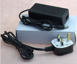 De zwarte Muur van 12V 2.5A 3A 5A zet AC gelijkstroom Machtsadapter met de EU-Au op ons Britse Stoppen voor Geleide Lamp