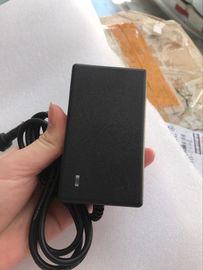 custmized de Li-Ionen de batterijlader van 12.6V 2A, ac gelijkstroom machtsadapter voor batterijpak, zwarte kleur, gelijkstroom-schakelaar